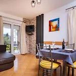 Sanic 543/a Apartment Lopar