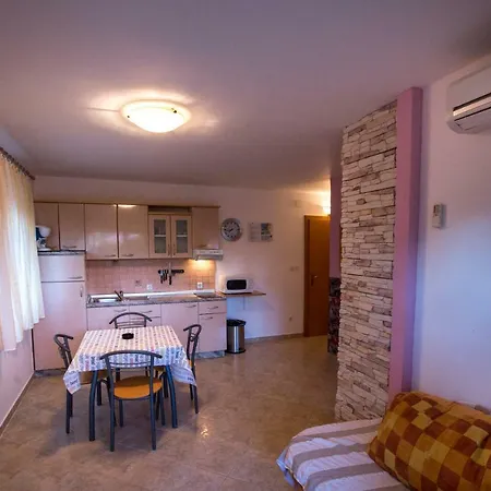 Sanic 543/a Apartman Lopar